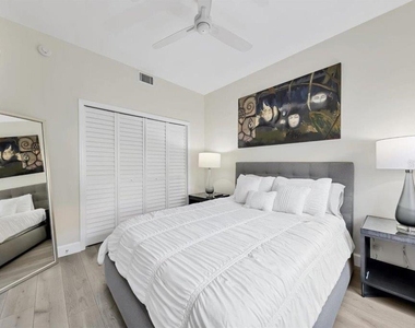 862 Hudson Avenue - Photo Thumbnail 12