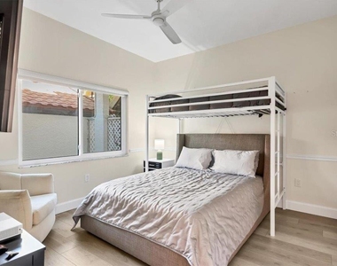 862 Hudson Avenue - Photo Thumbnail 14