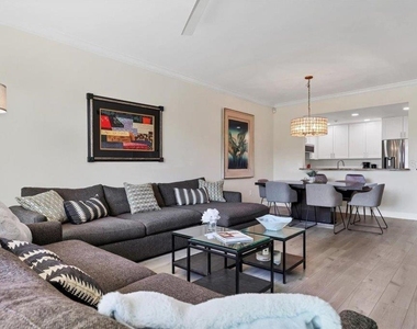 862 Hudson Avenue - Photo Thumbnail 3