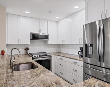 862 Hudson Avenue - Photo Thumbnail 4