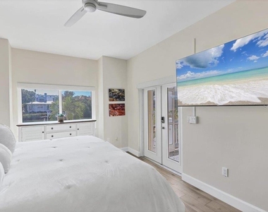 862 Hudson Avenue - Photo Thumbnail 9