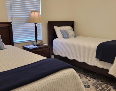 1526 Georgetowne Lane - Photo Thumbnail 13