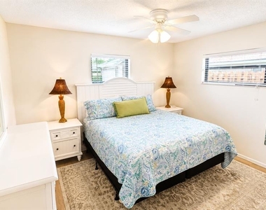 1526 Georgetowne Lane - Photo Thumbnail 23
