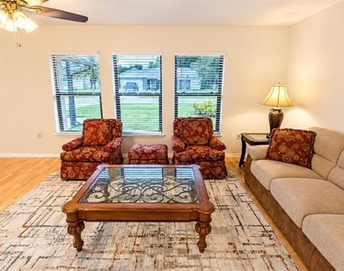 1526 Georgetowne Lane - Photo Thumbnail 7