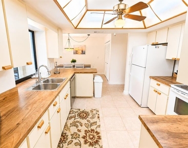 1526 Georgetowne Lane - Photo Thumbnail 2