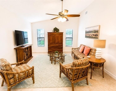 1526 Georgetowne Lane - Photo Thumbnail 10