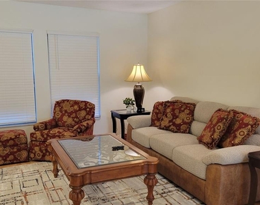 1526 Georgetowne Lane - Photo Thumbnail 7