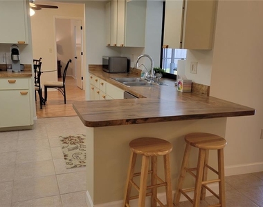 1526 Georgetowne Lane - Photo Thumbnail 2