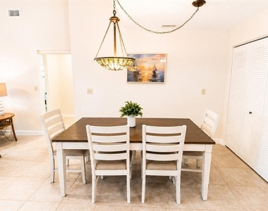 1526 Georgetowne Lane - Photo Thumbnail 14