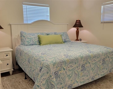 1526 Georgetowne Lane - Photo Thumbnail 11