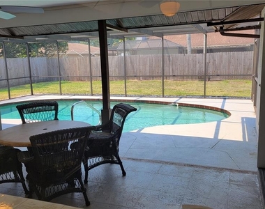 1526 Georgetowne Lane - Photo Thumbnail 5