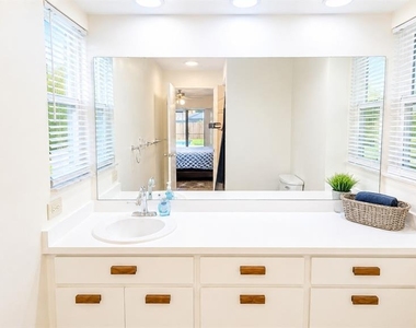 1526 Georgetowne Lane - Photo Thumbnail 19