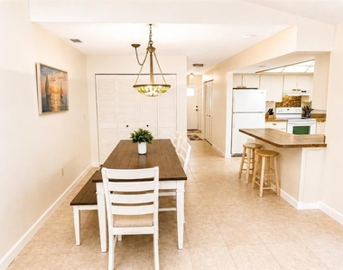 1526 Georgetowne Lane - Photo Thumbnail 15