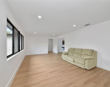 2239 Worrington Street - Photo Thumbnail 3