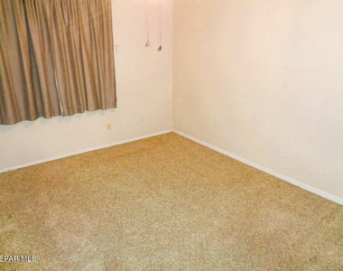 309 Turnstone Drive - Photo Thumbnail 13