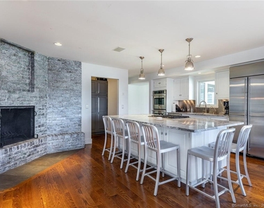 321 Shore Road - Photo Thumbnail 4