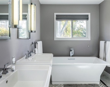 321 Shore Road - Photo Thumbnail 11