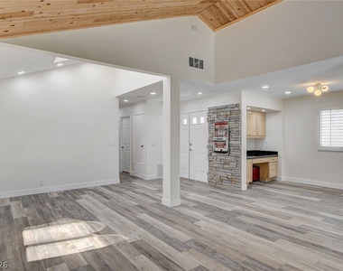 2999 Bel Air Drive - Photo Thumbnail 8