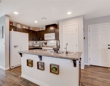 1045 Spotted Saddle Street - Photo Thumbnail 7