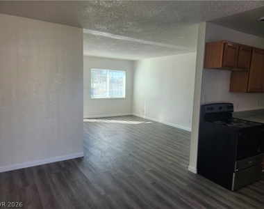 2700 Basswood Avenue - Photo Thumbnail 4