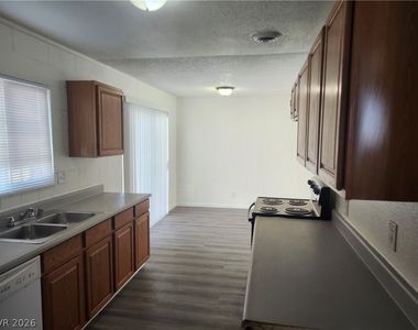 2700 Basswood Avenue - Photo Thumbnail 1
