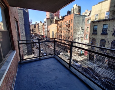 2nd Ave/80th Street - Photo Thumbnail 3