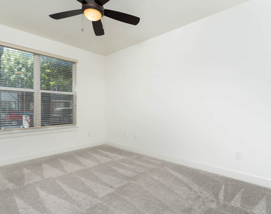 1111 S Main St - Photo Thumbnail 22