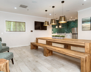 1080 Carolan Avenue - Photo Thumbnail 24