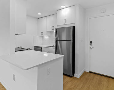 1080 Carolan Avenue - Photo Thumbnail 4