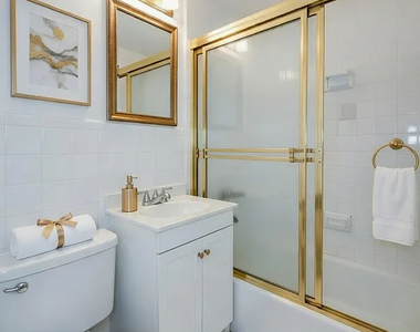 146 East 39th Street - Photo Thumbnail 2