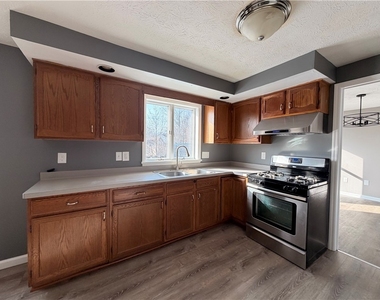 598 Bram Hall Drive - Photo Thumbnail 2