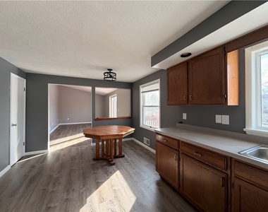 598 Bram Hall Drive - Photo Thumbnail 5
