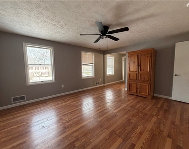 598 Bram Hall Drive - Photo Thumbnail 10