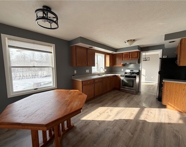 598 Bram Hall Drive - Photo Thumbnail 4