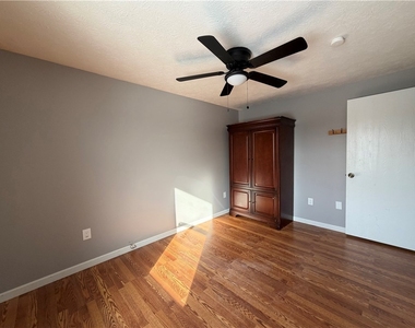 598 Bram Hall Drive - Photo Thumbnail 14