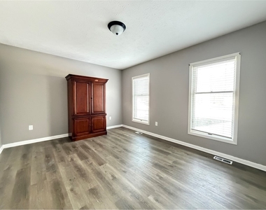 598 Bram Hall Drive - Photo Thumbnail 8