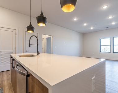 112 Rogers Street Ne - Photo Thumbnail 3