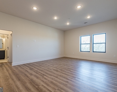 112 Rogers Street Ne - Photo Thumbnail 12