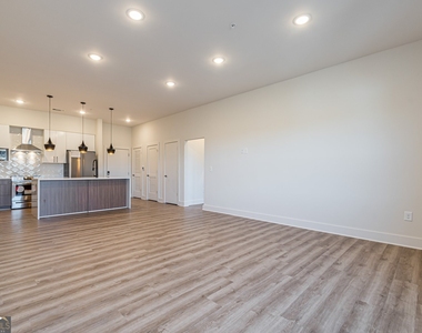112 Rogers Street Ne - Photo Thumbnail 7
