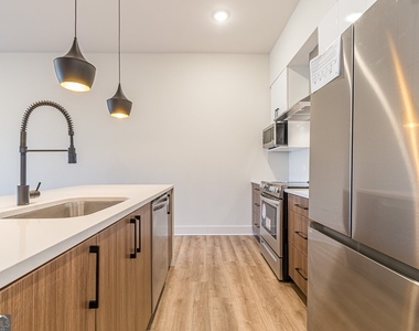 112 Rogers Street Ne - Photo Thumbnail 2