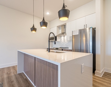 112 Rogers Street Ne - Photo Thumbnail 6