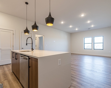 112 Rogers Street Ne - Photo Thumbnail 4