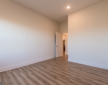 112 Rogers Street Ne - Photo Thumbnail 15