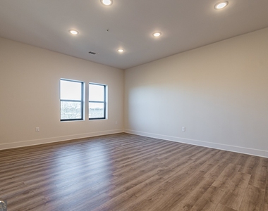 112 Rogers Street Ne - Photo Thumbnail 9