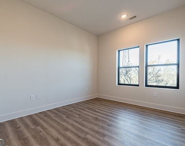 112 Rogers Street Ne - Photo Thumbnail 13