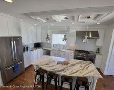 211 Arnold Avenue - Photo Thumbnail 13