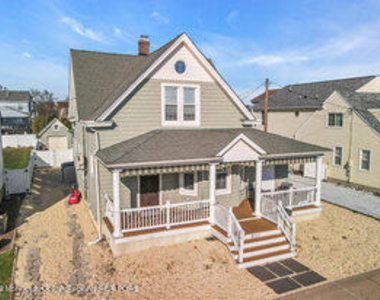 211 Arnold Avenue - Photo Thumbnail 2