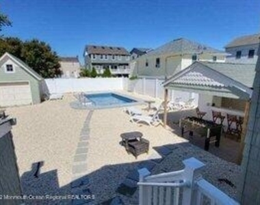 211 Arnold Avenue - Photo Thumbnail 27