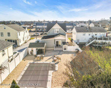 211 Arnold Avenue - Photo Thumbnail 5