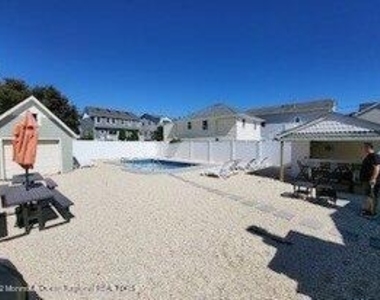 211 Arnold Avenue - Photo Thumbnail 30